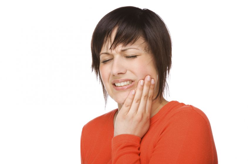 Denti sensibili: perché fanno male e come risolvere
